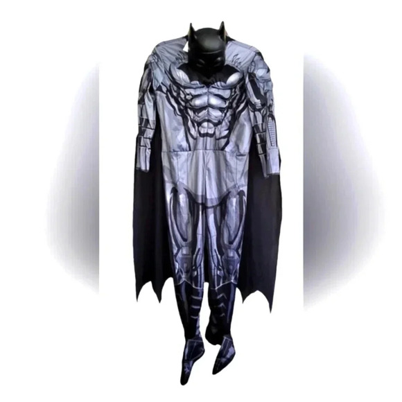 Childs BATMAN costume W/cape and mask Size Large - Picture 1 of 12